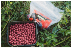 boilies Power Attract jahoda 5kg 20mm (3)